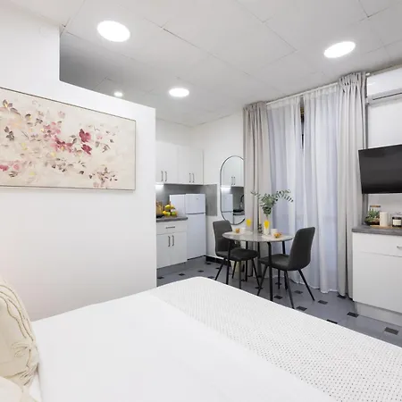 Lena's In Palace Apartament *