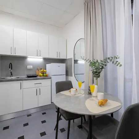 Lena's In Palace Apartament